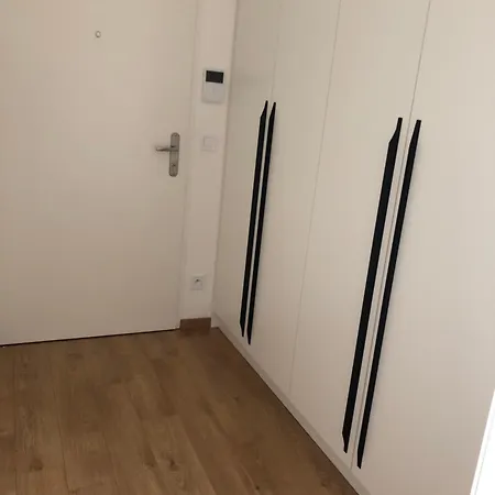 Olivia Apartment *